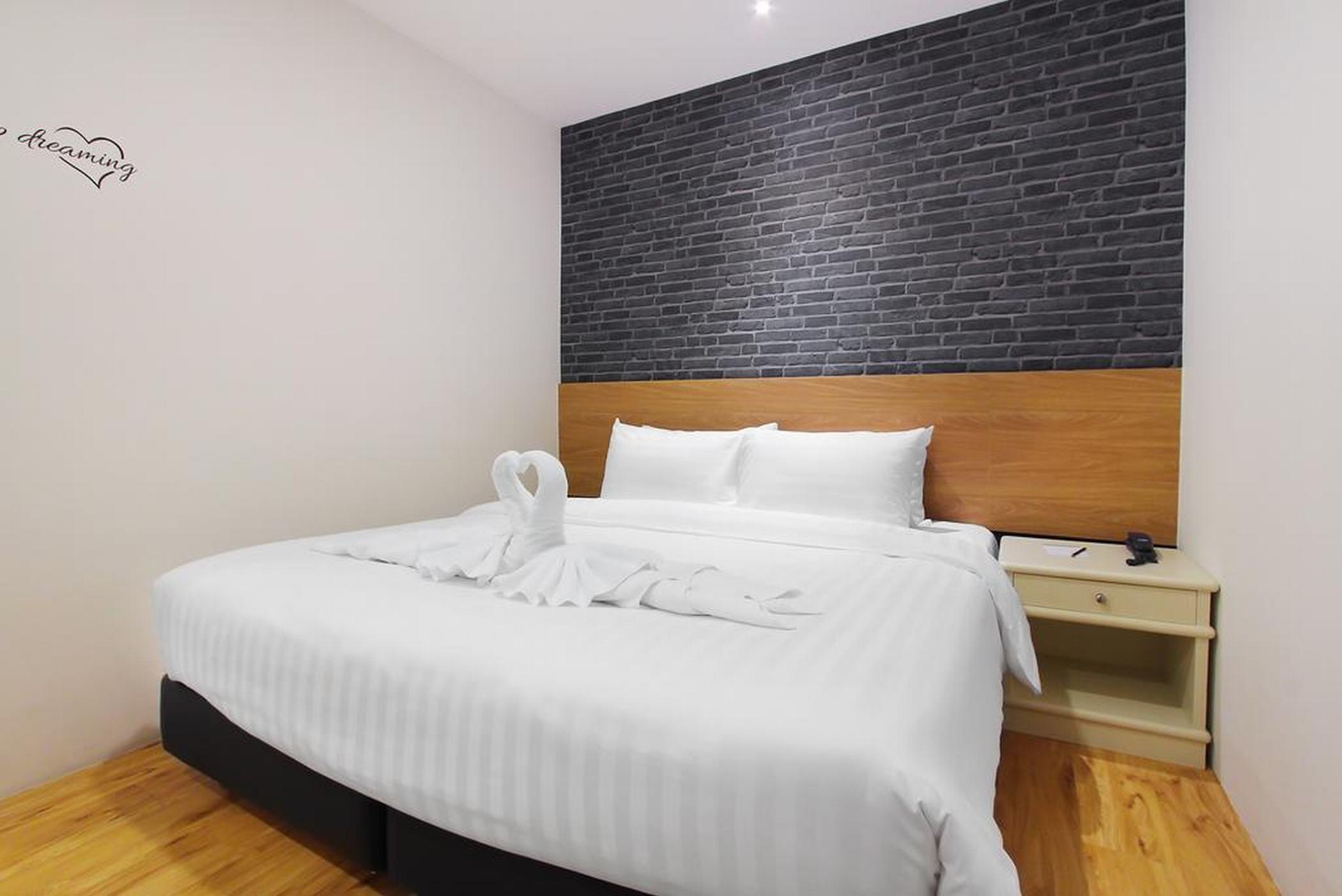 Pula Silom Otel Bangkok Dış mekan fotoğraf