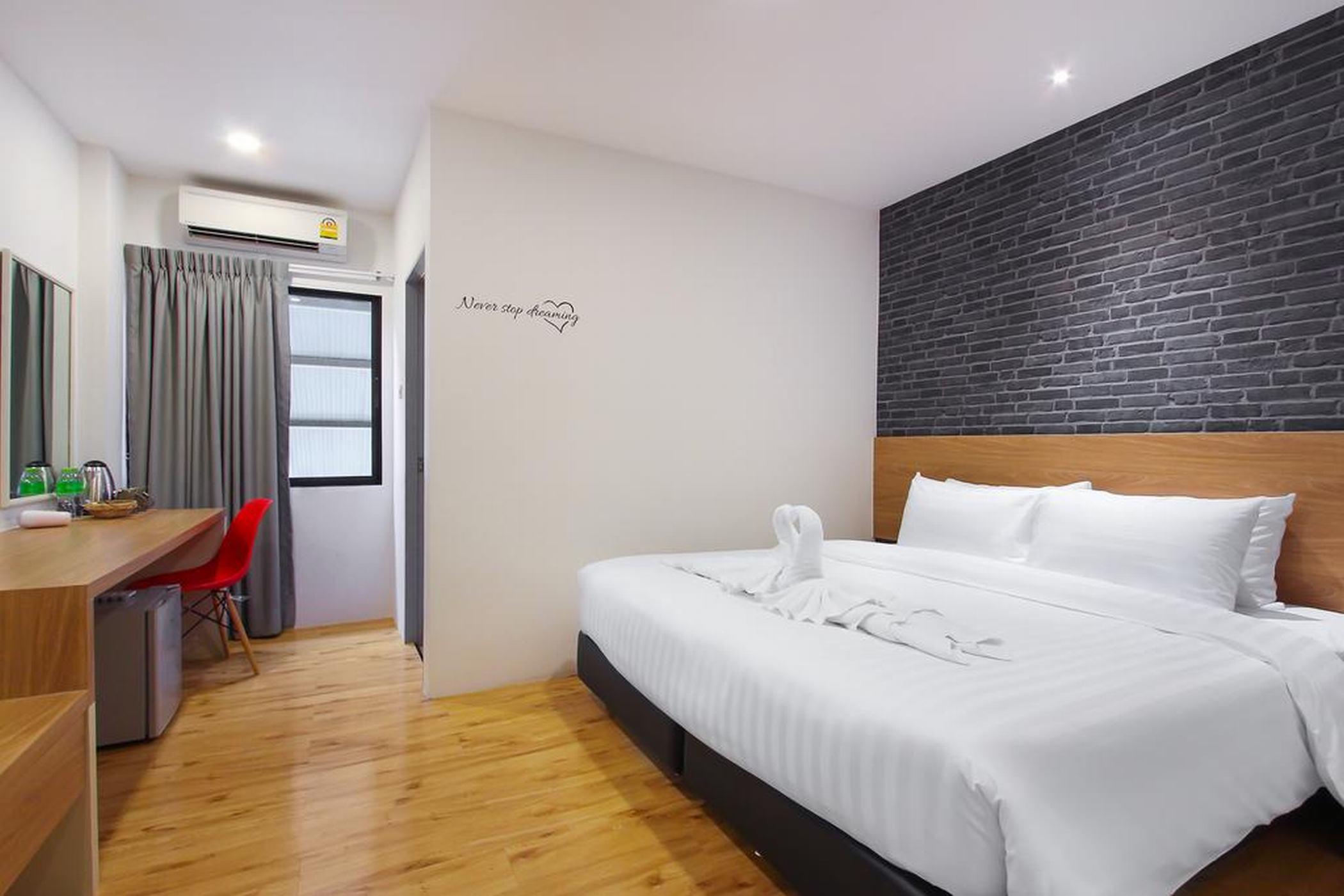 Pula Silom Otel Bangkok Dış mekan fotoğraf