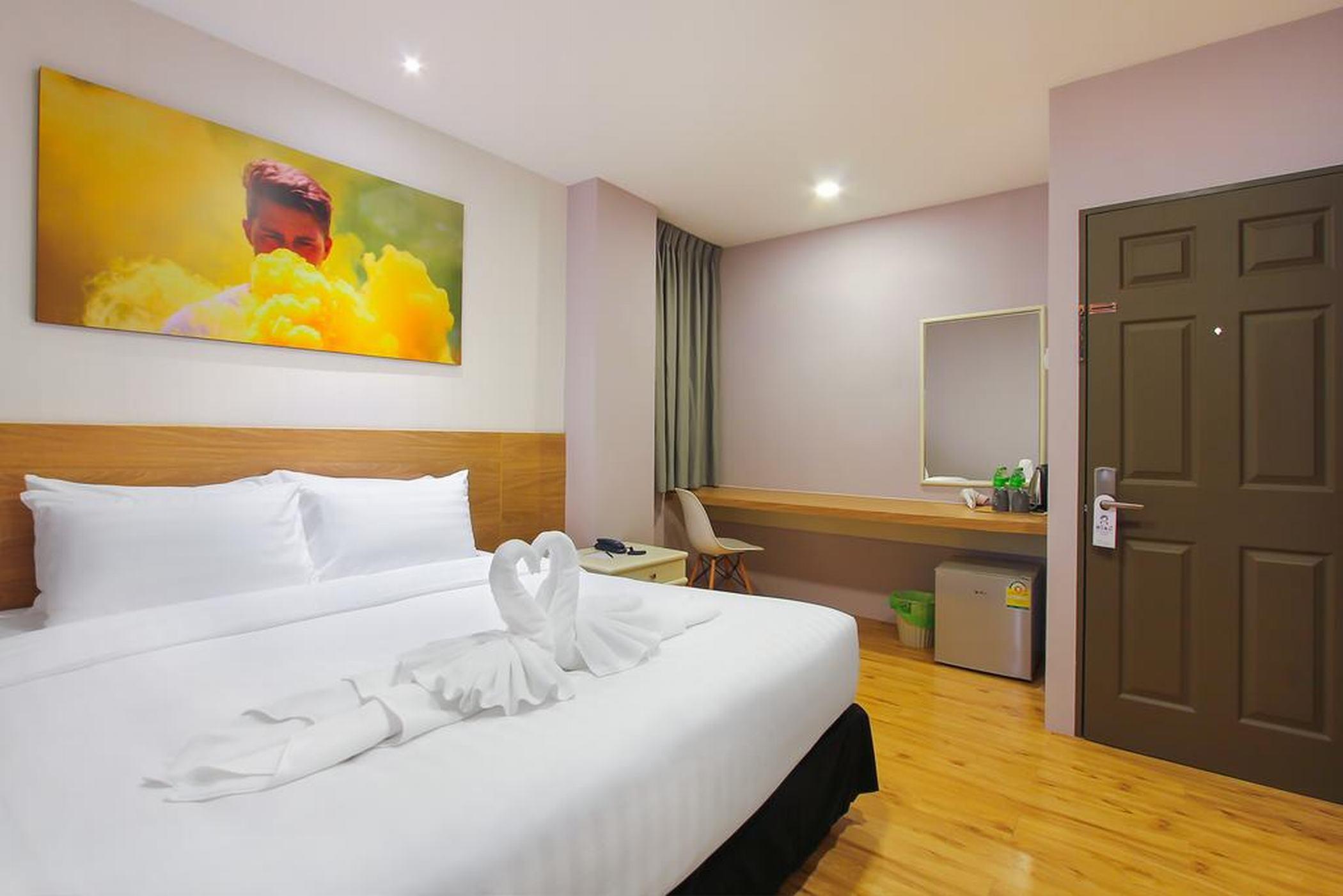 Pula Silom Otel Bangkok Dış mekan fotoğraf