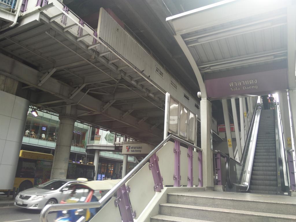 Pula Silom Otel Bangkok Dış mekan fotoğraf