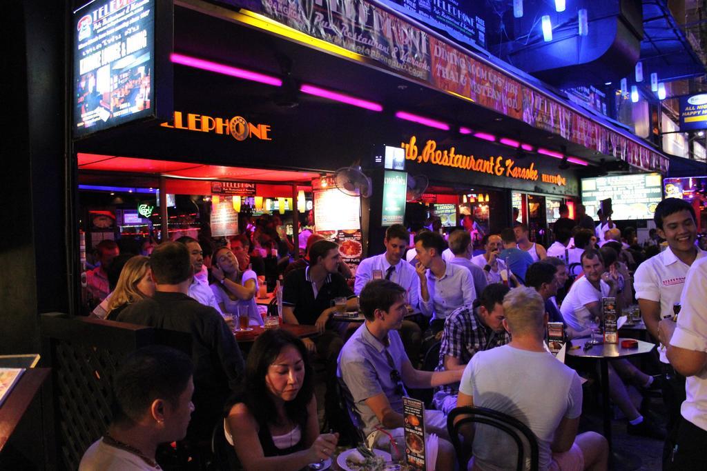 Pula Silom Otel Bangkok Dış mekan fotoğraf