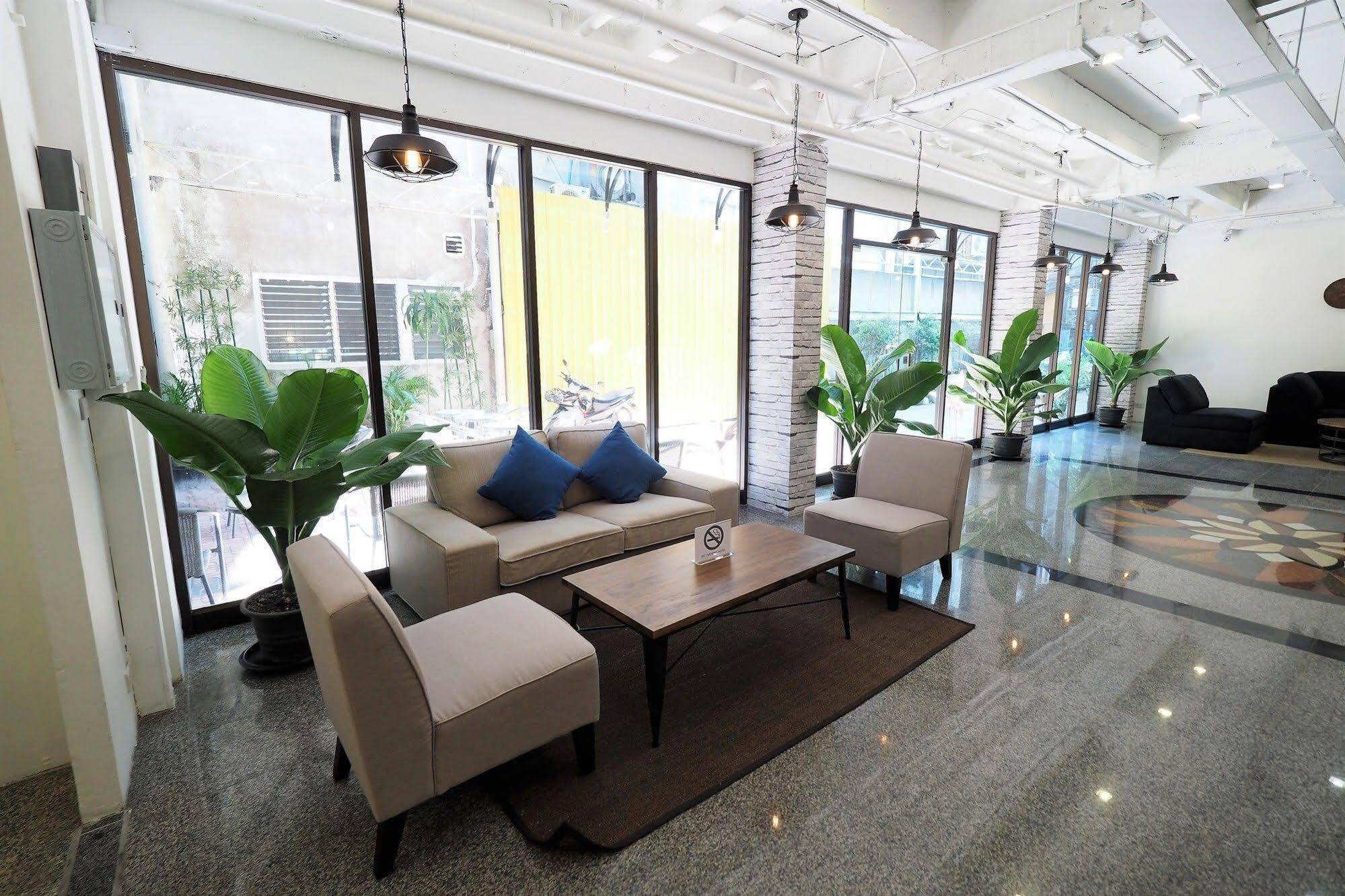 Pula Silom Otel Bangkok Dış mekan fotoğraf