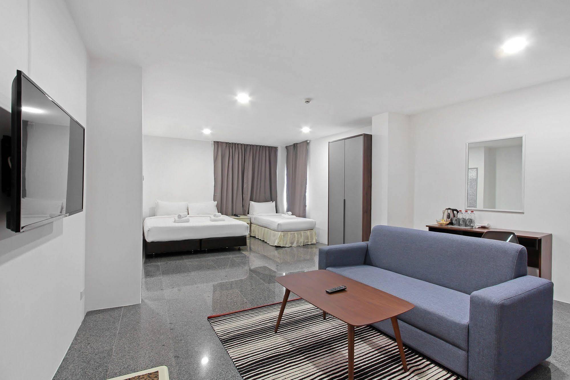 Pula Silom Otel Bangkok Dış mekan fotoğraf